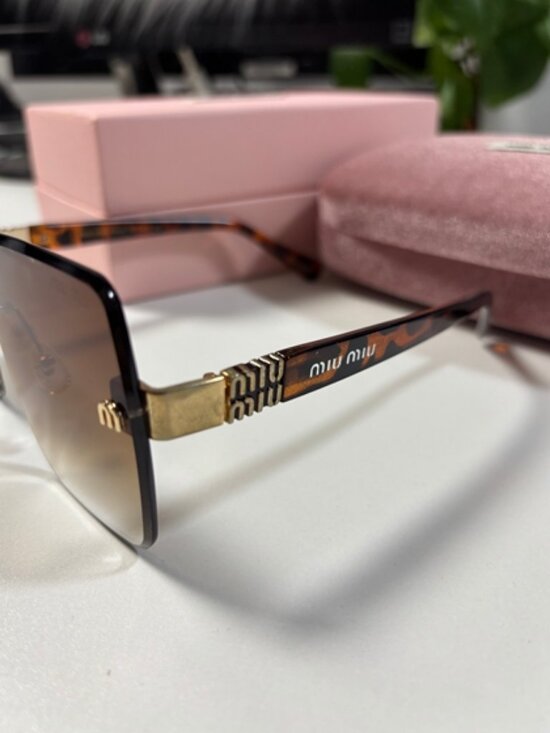 MIU MIU women\'s fashion sunglasses main image 7